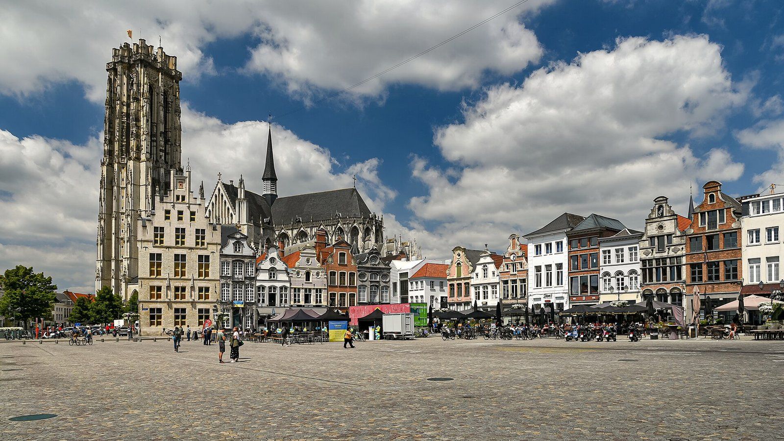 Mechelen- Grote Markt & Sint-Romboutskathedraal - 52169418019