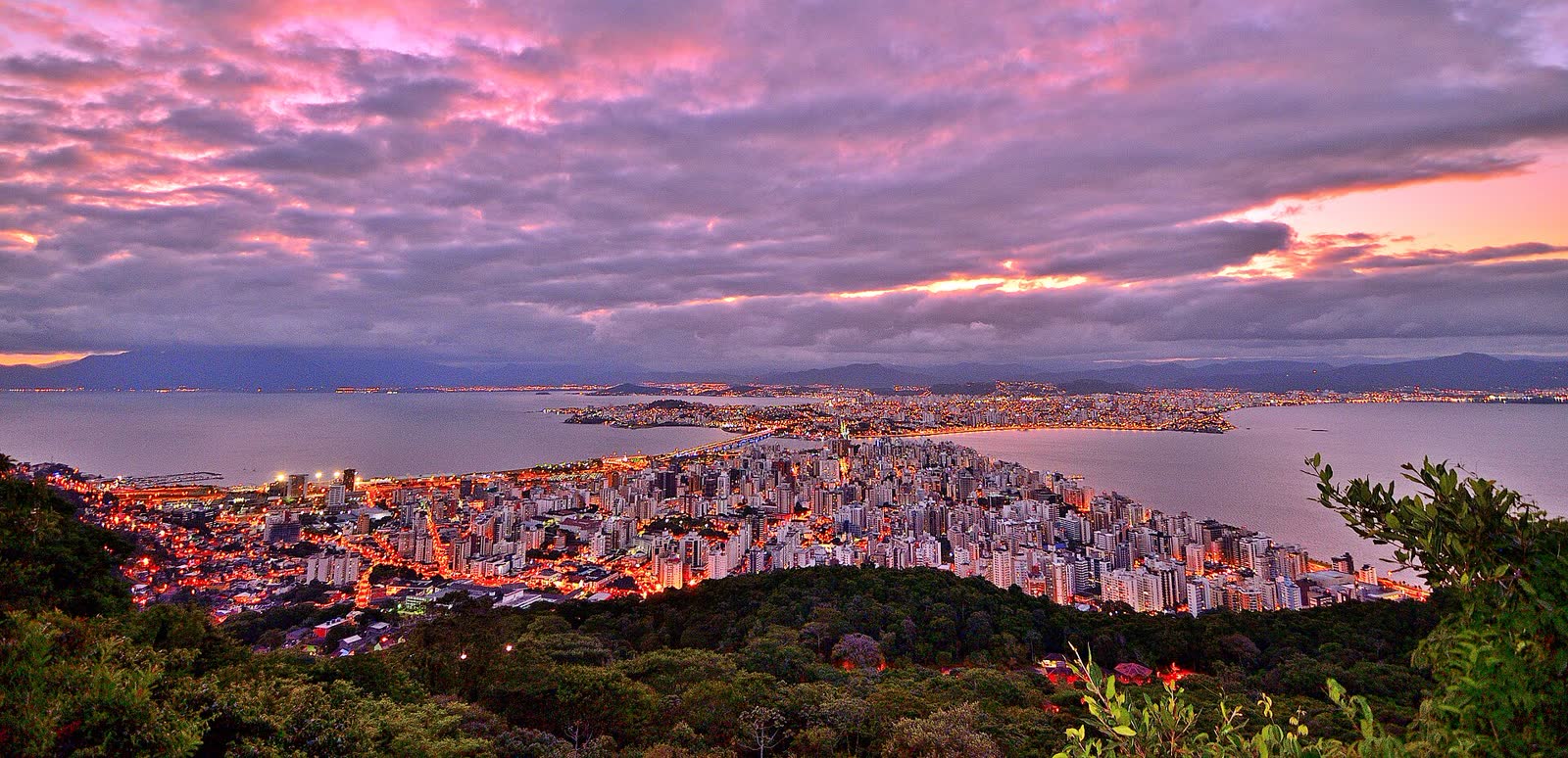 Morro da Cruz, Florianópolis - SC, Brazil - panoramio (cropped)