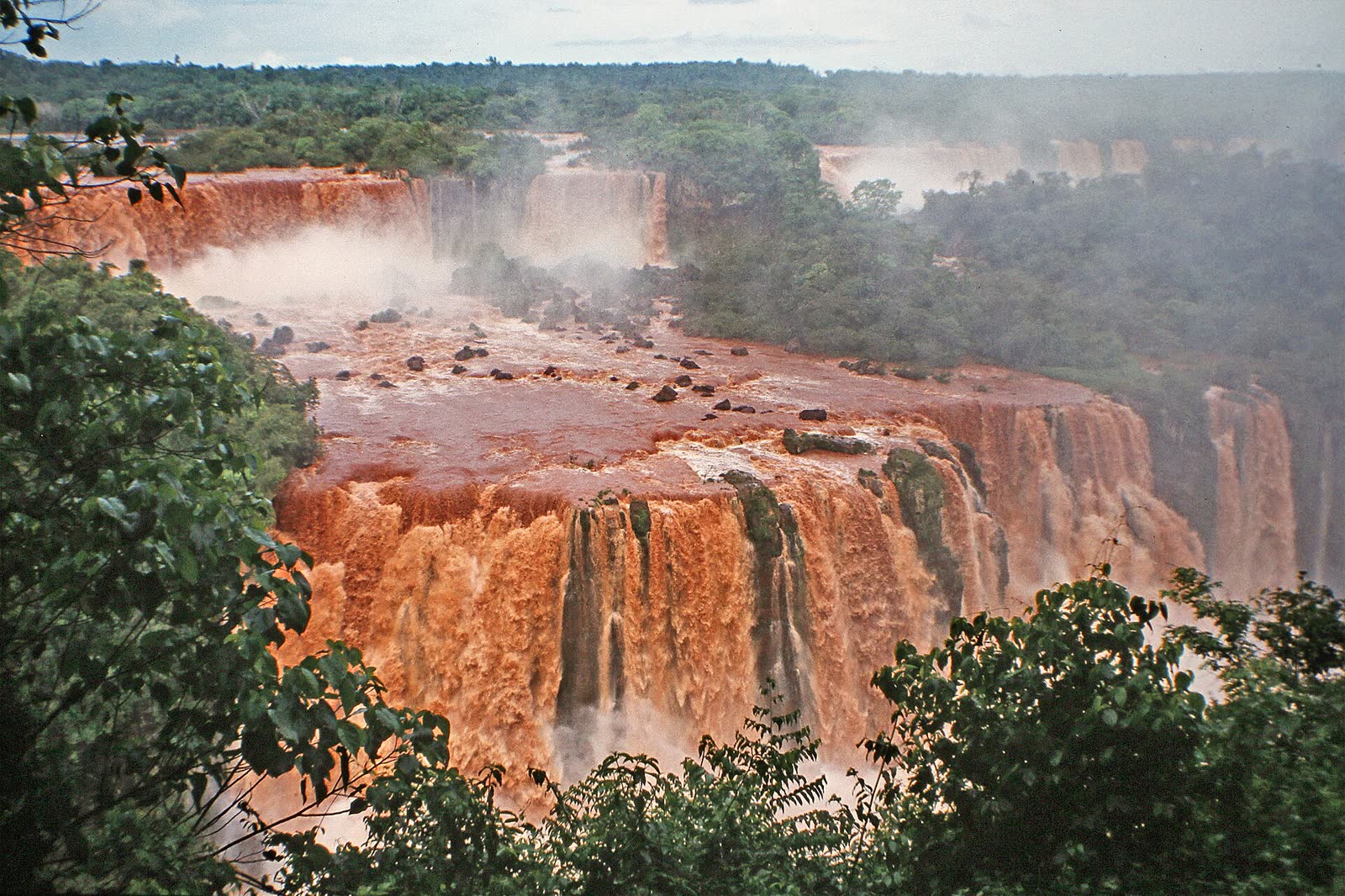 00 1830 Iguazú-Wasserfälle - South America, Brazilian side