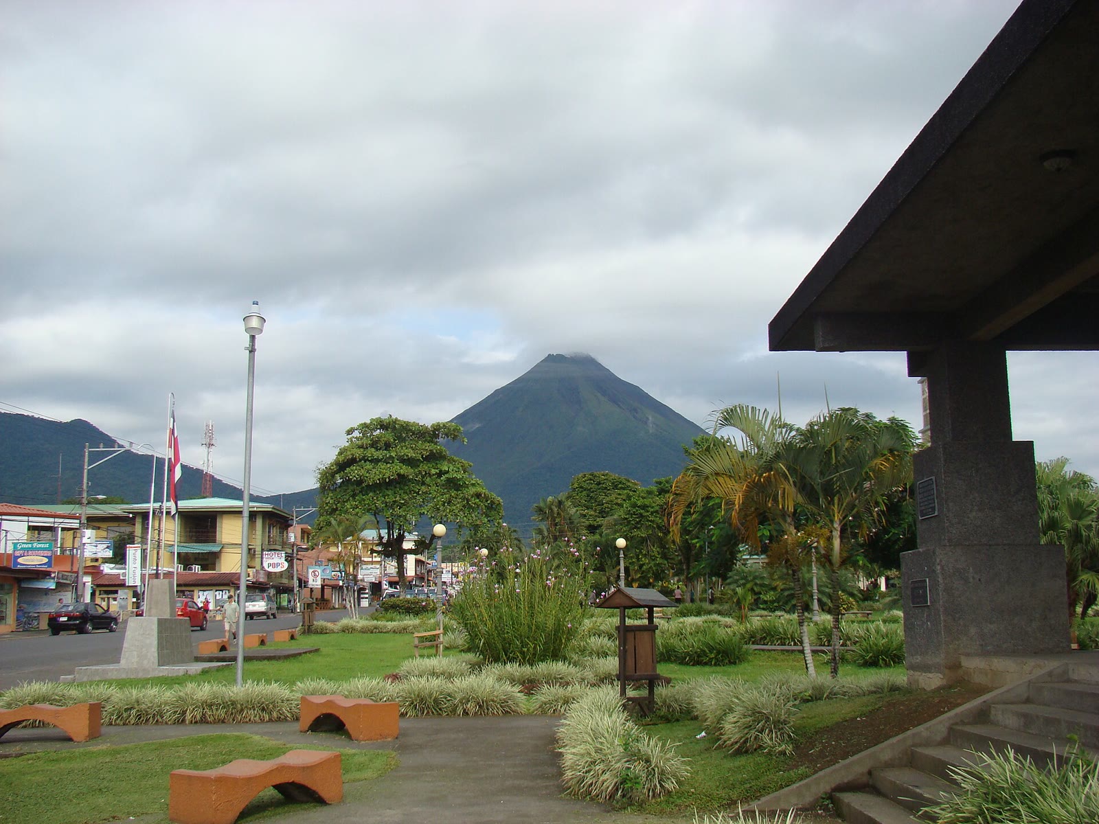La Fortuna town, Arenal volcano, Costa Rica - panoramio