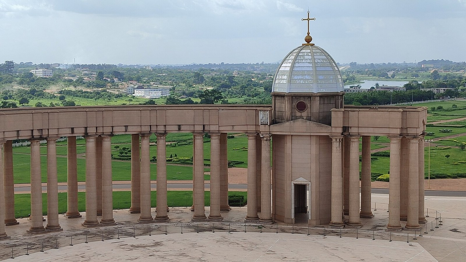 Basilique notre Dame de la Paix de Yamoussoukro 9