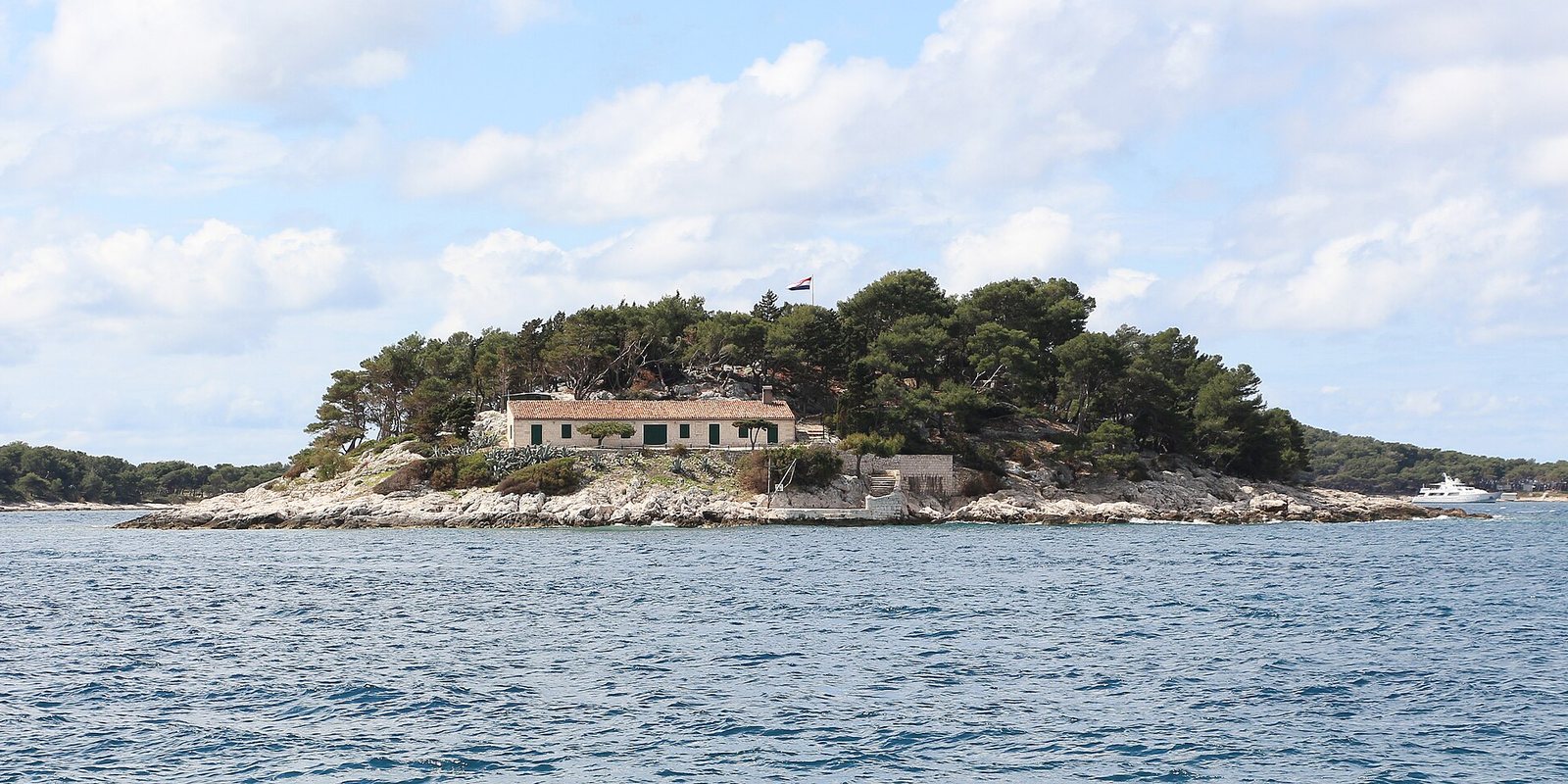 Gališnik Island, Hvar