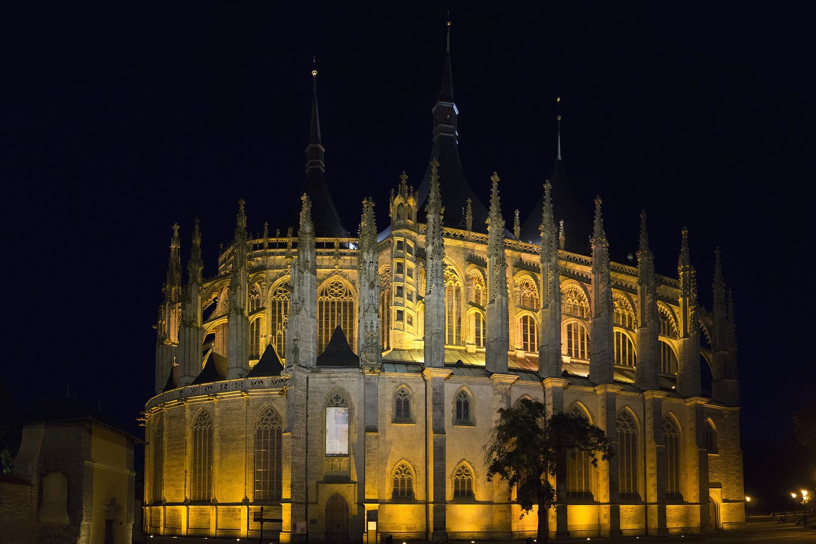 Exterior of the Church of Saint Barbara (Kutná Hora) 03(js)