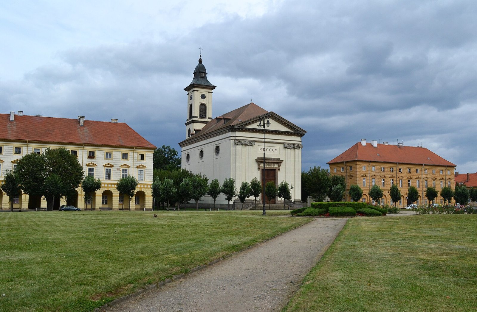 Terezín - náměstí ČSA, pohled od SZ, obr01