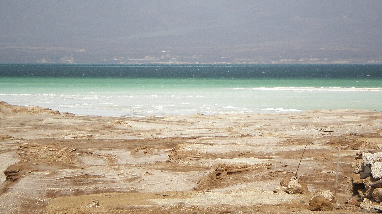 Lac assal (cropped)