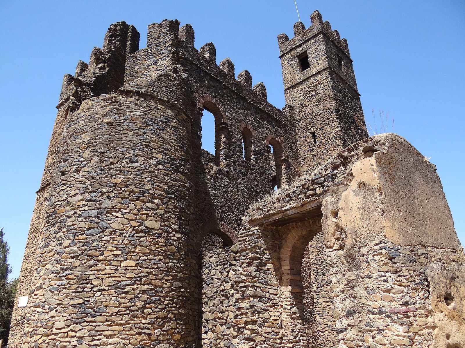 Architecture in Royal Enclosure (Fasil Ghebbi) - Gondar - Ethiopia - 03 (8686400098)
