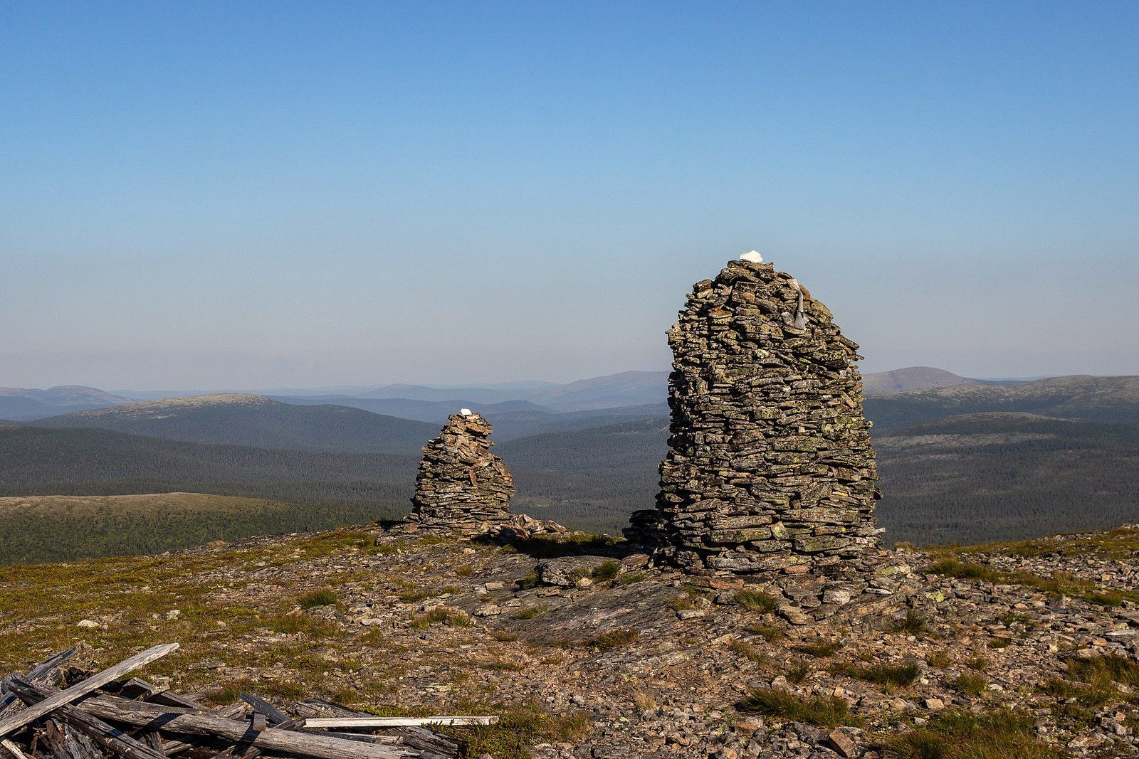 Rock cairns on Kuikkapää in Urho Kekkonen national park, Sodankylä (July 2018)