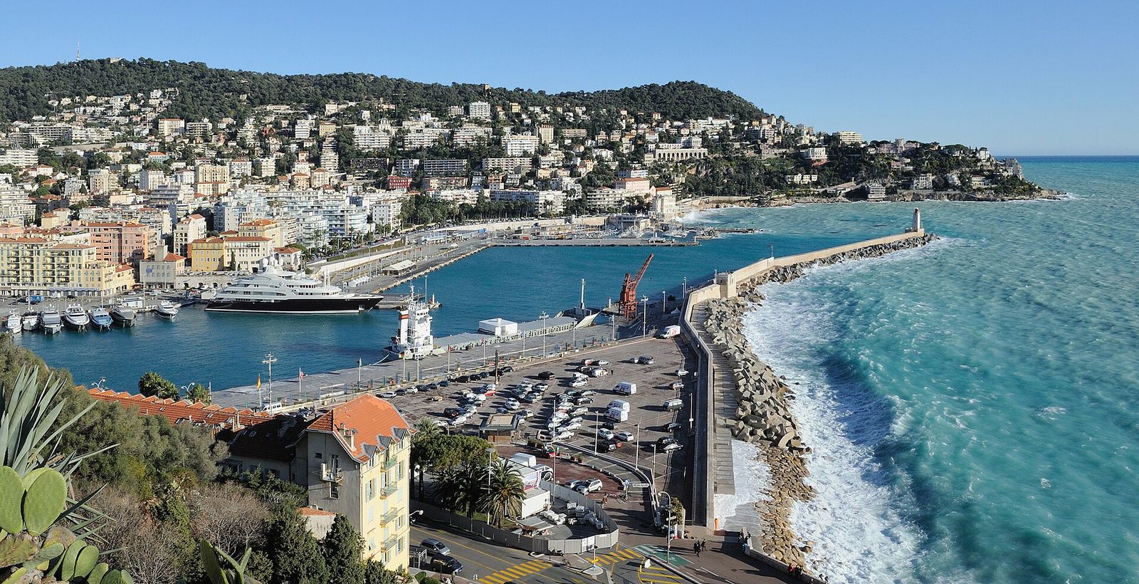 Nice harbour entrance 01