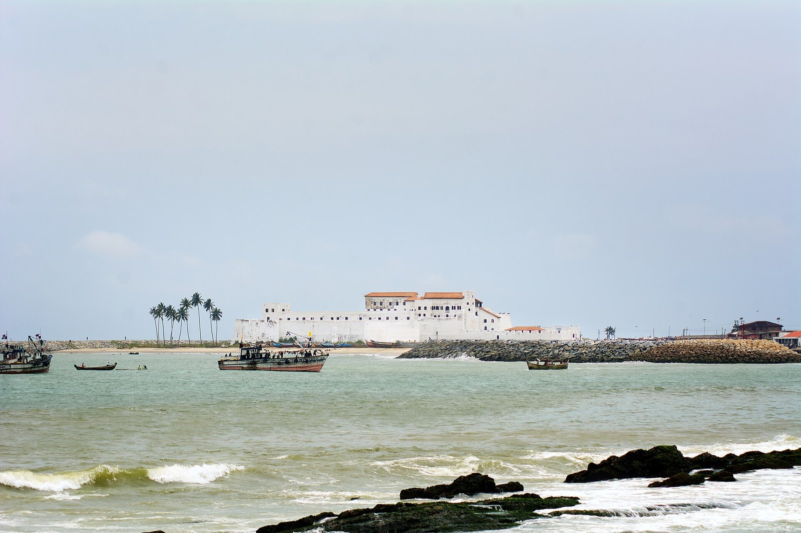 Elmina Castle view from afar (1)