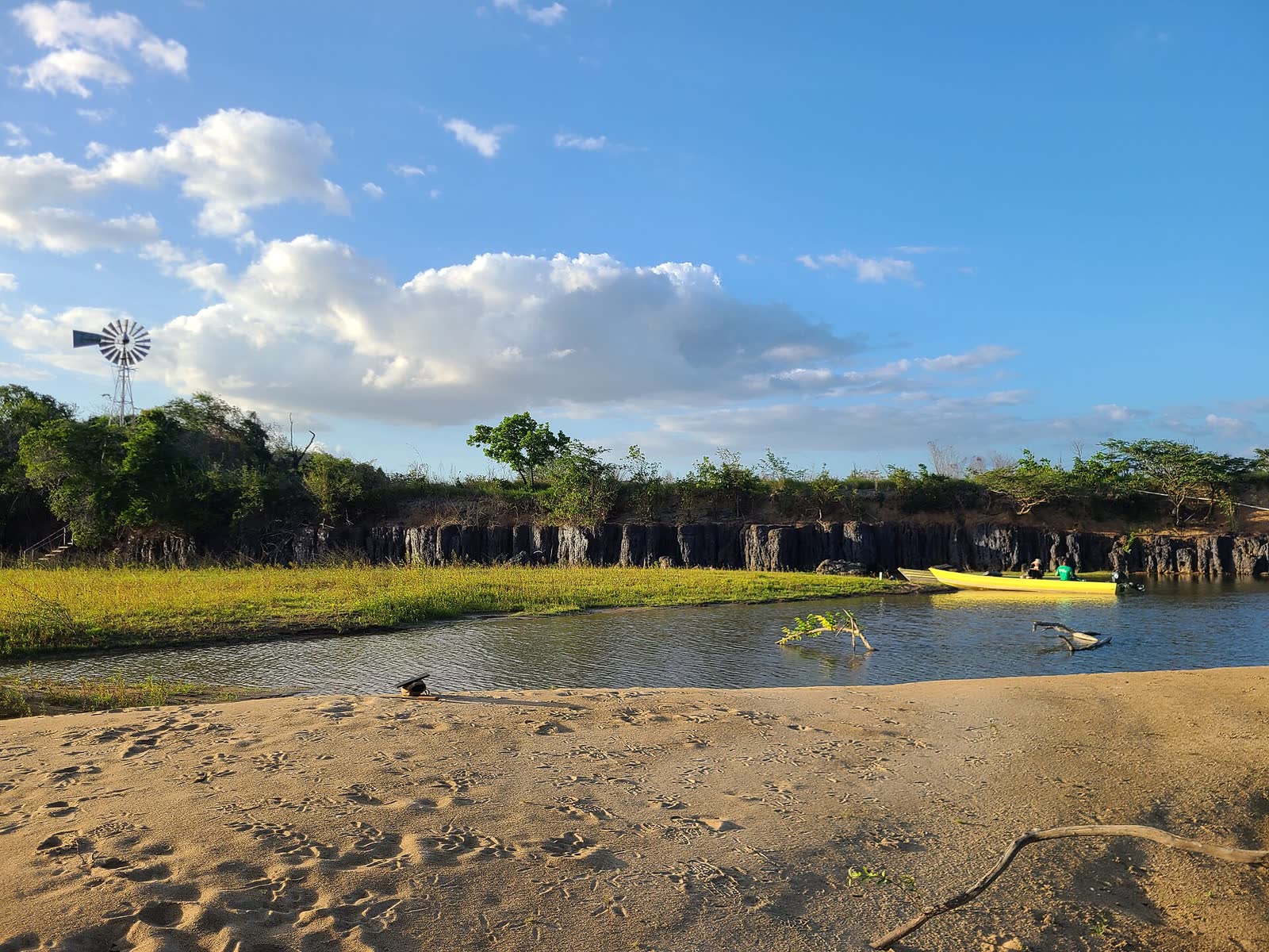 Black rocks of Karanambu from Rupununi River