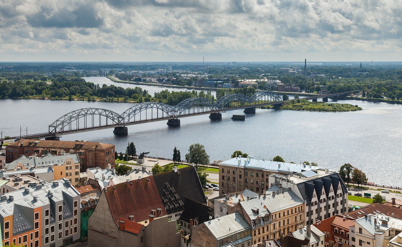 Vistas desde la iglesia de San Pedro, Riga, Letonia, 2012-08-07, DD 01