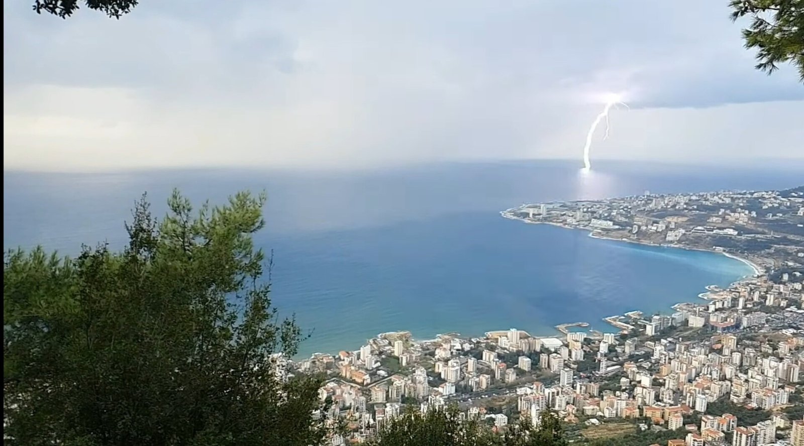 Jounieh bay hit by thunder