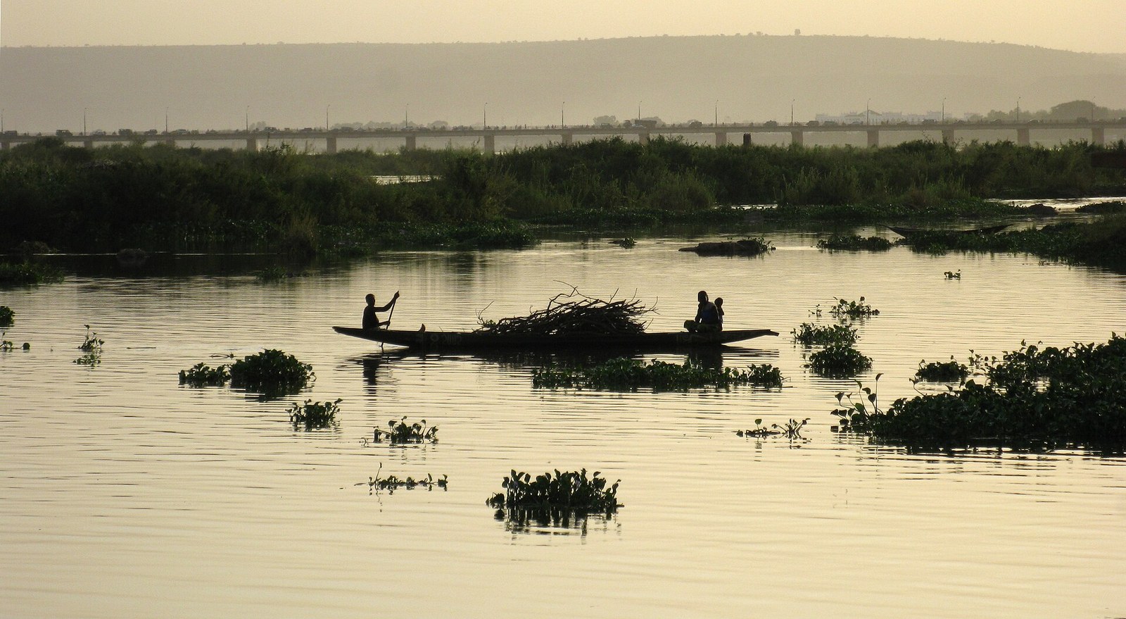 Dan Flore Bamako-Mali-Boat-on-the-Niger-River-and-King-Fahd-Bridge