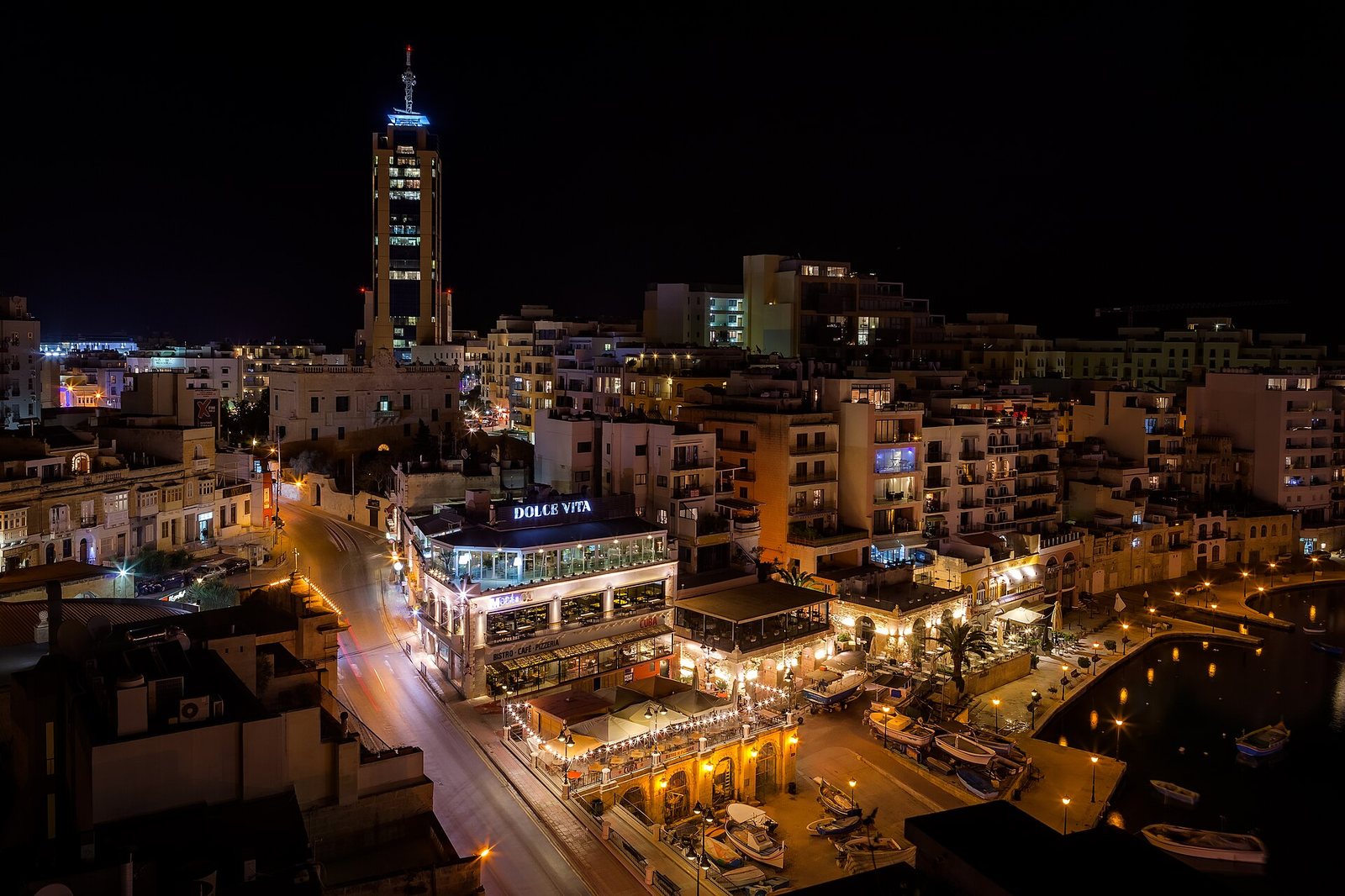 Spinola bay night