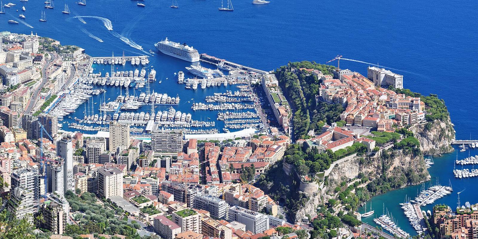 Hafen und Felsen von Monaco-La Turbie