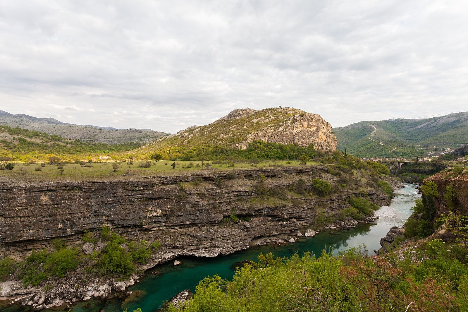 Río Moraca, norte de Podgorica, Montenegro, 2014-04-14, DD 08
