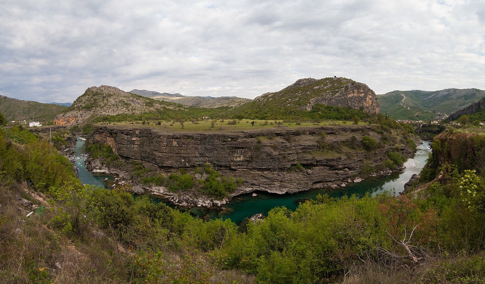 Río Moraca, norte de Podgorica, Montenegro, 2014-04-14, DD 09
