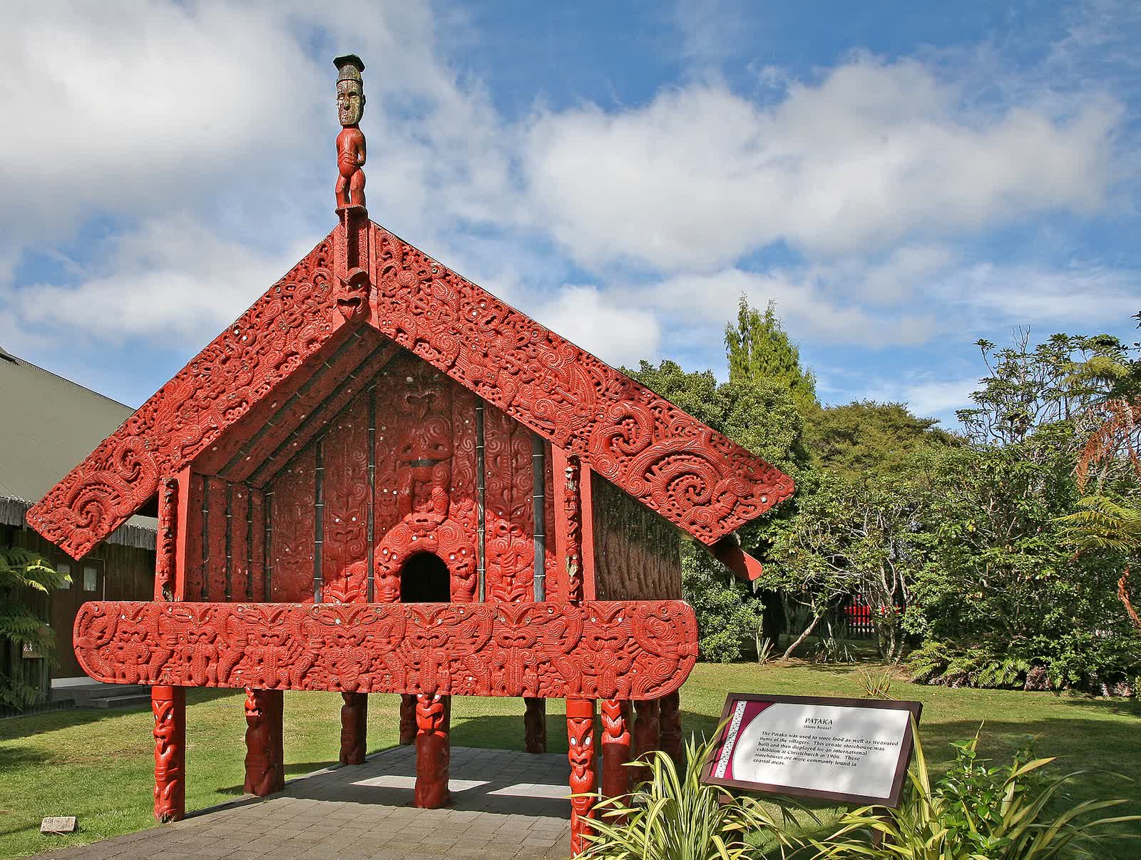 00 2537 Maori building (Rotorua, New Zealand)
