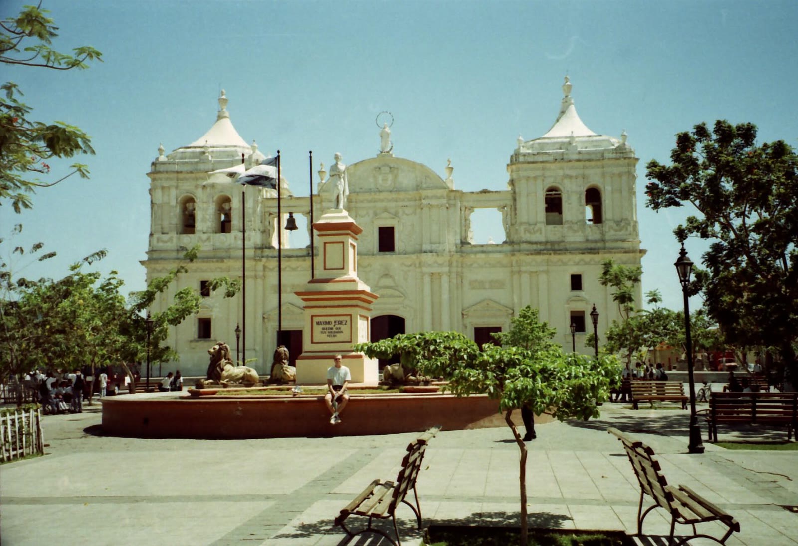 Facade of the Monument to Máximo Jerez, and the Cathedral of León in Nicaragua 1998