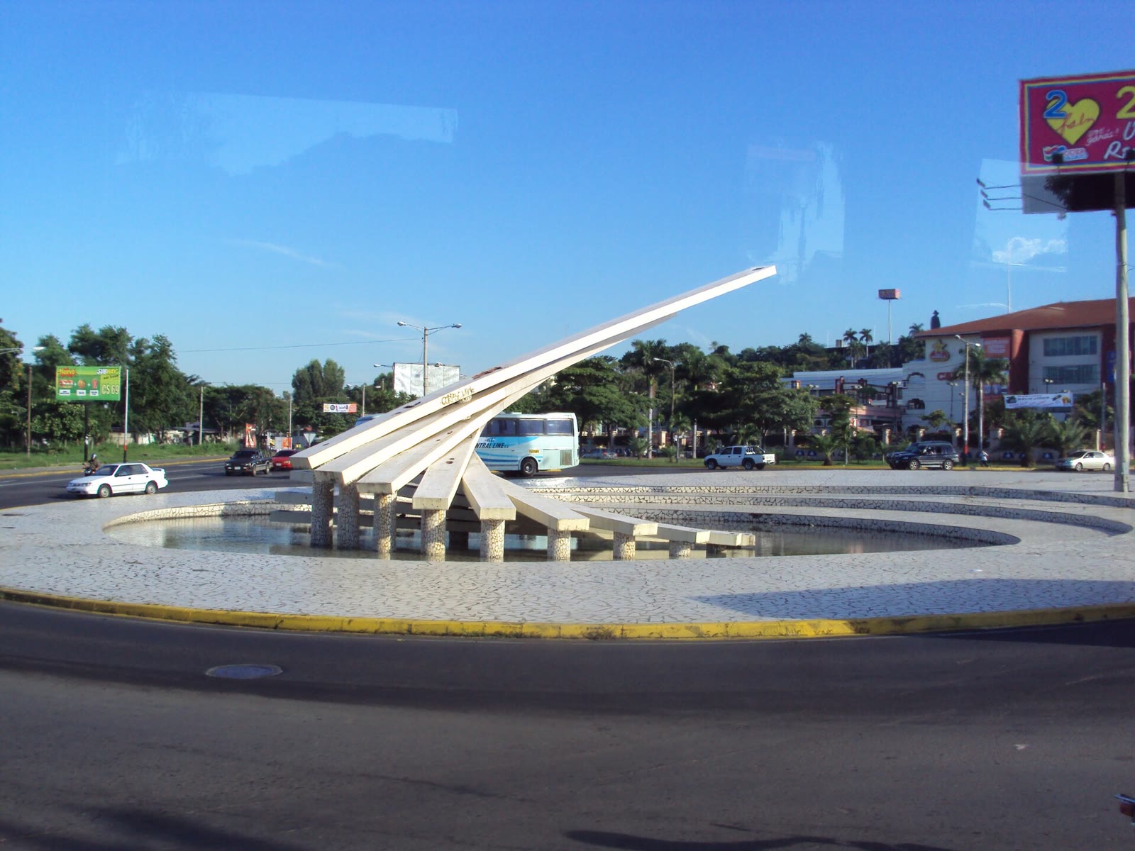 ROTONDA PLAZA INTER, MANAGUA- NICARAGUA. - panoramio