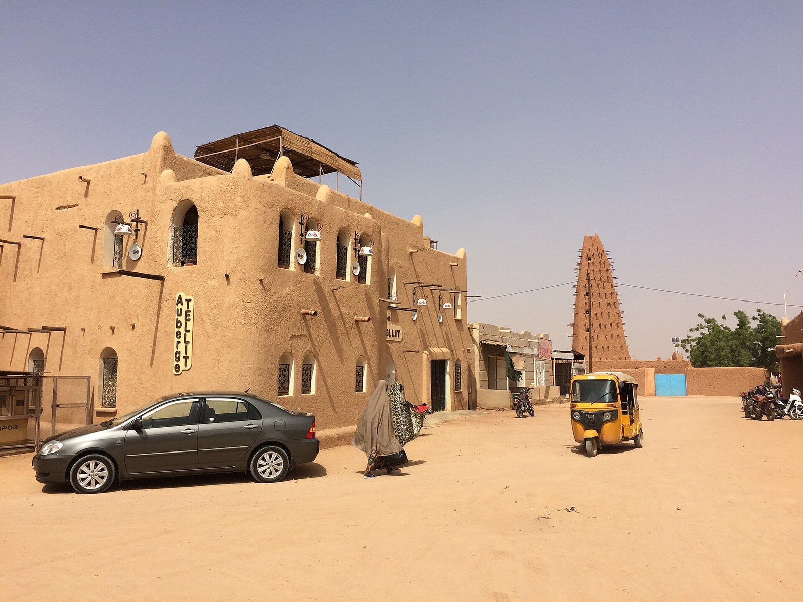 Niger, Agadez (35), auberge Tellit and Grand Mosque, old town