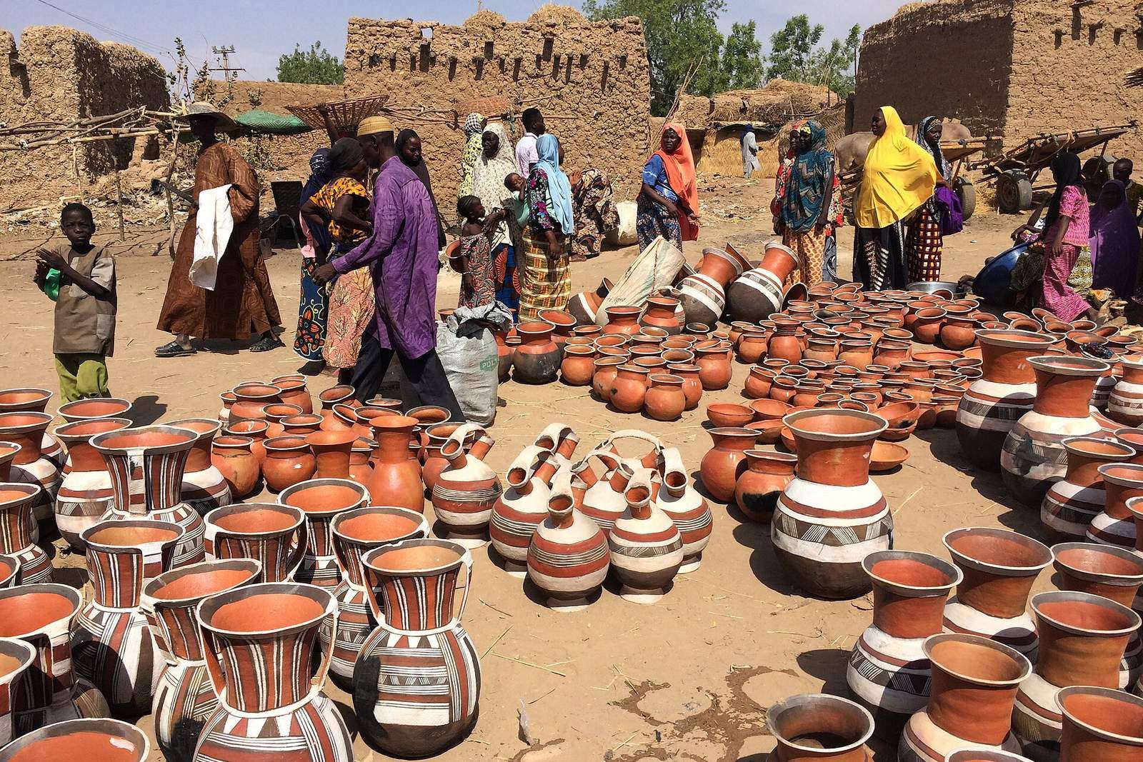 Niger, Boubon (1), pottery market
