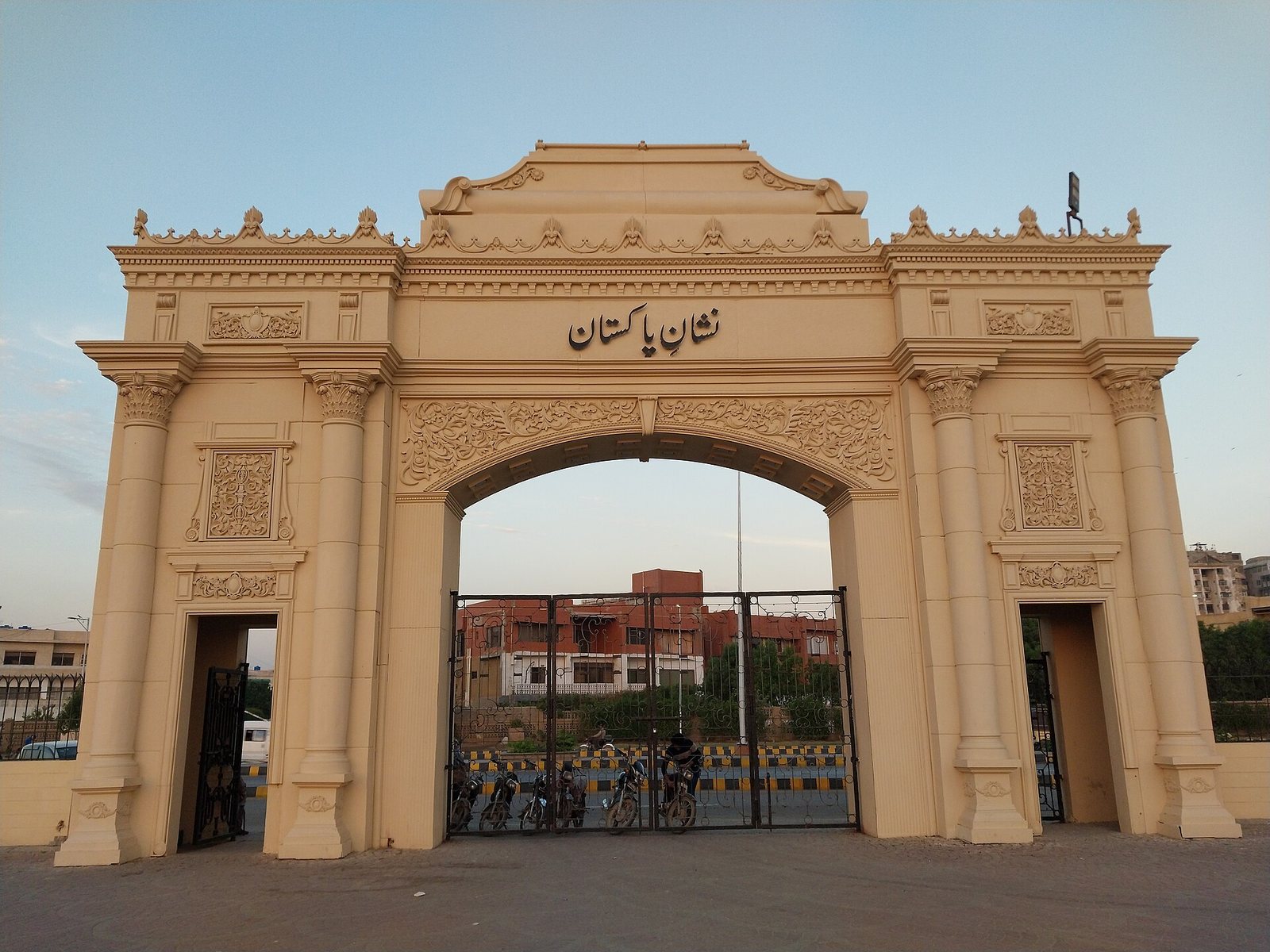 Nishan e Pakistan Monument Karachi 2