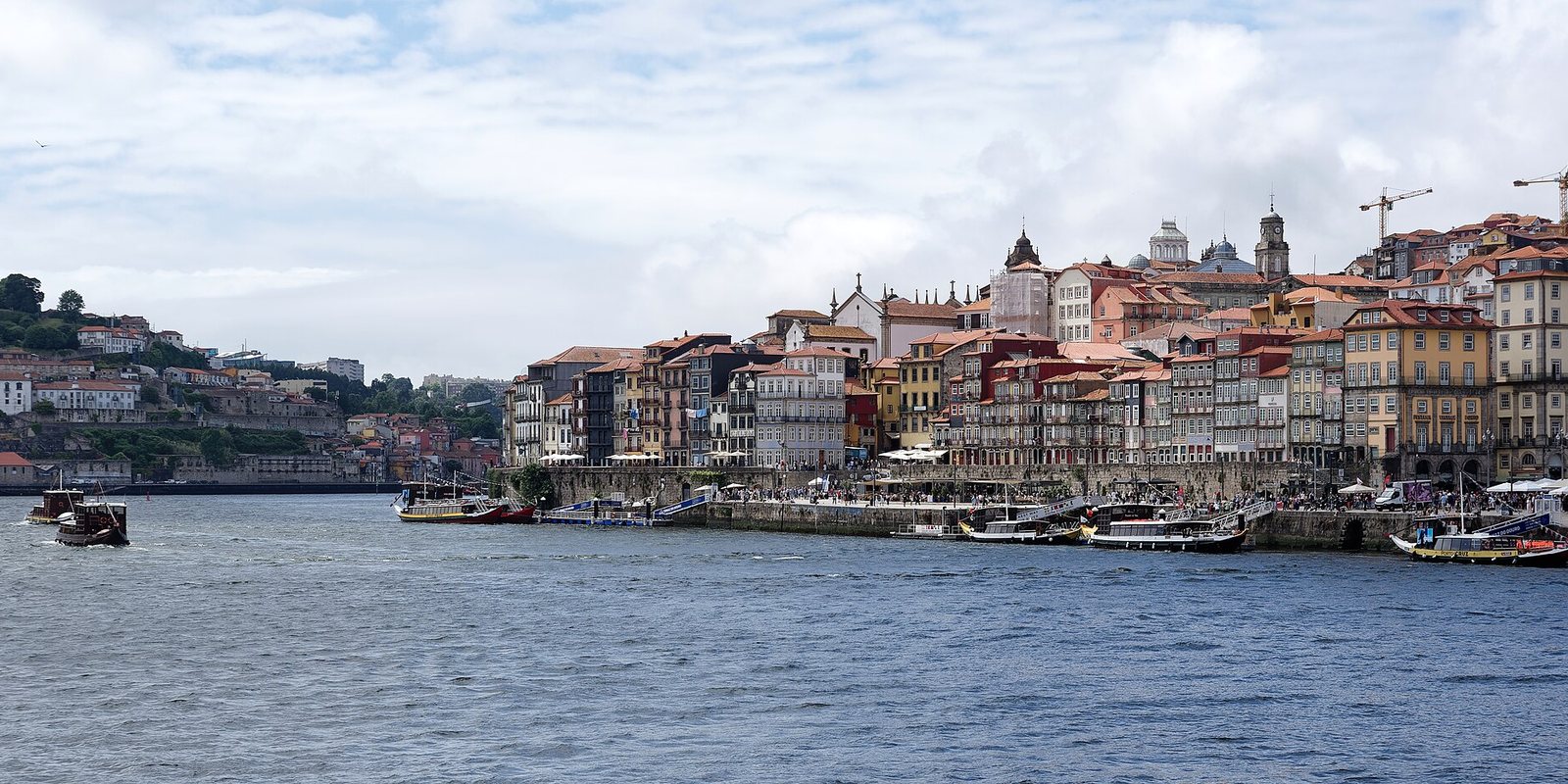 View of Ribeira from Cais de Gaia, 20250605 1628 9890