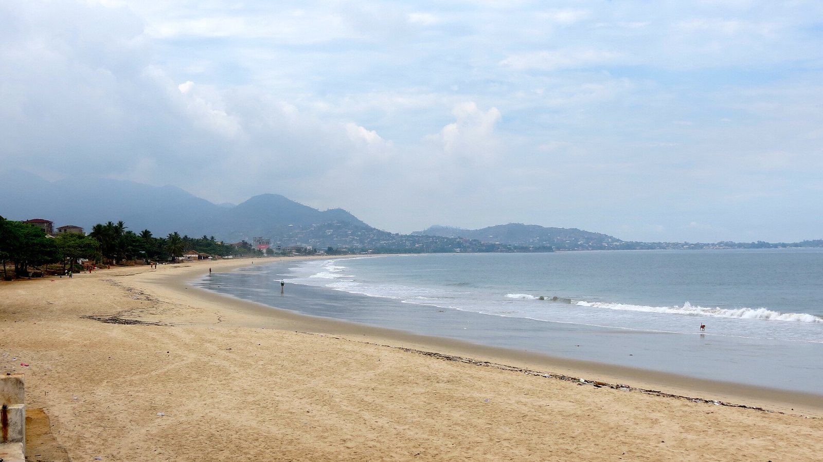 Beach in Freetown, Sierra Leone (14176784751)