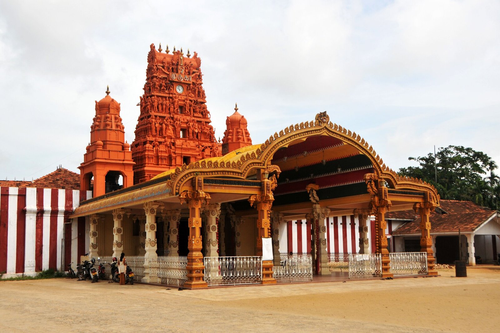Nallur Kandasamy front entrance