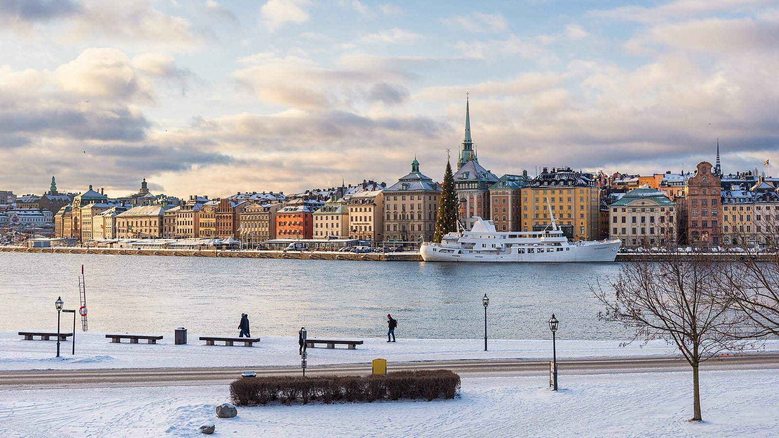 Skeppsbrokajen Gamla Stan from Skeppsholmen Stockholm 2016 01