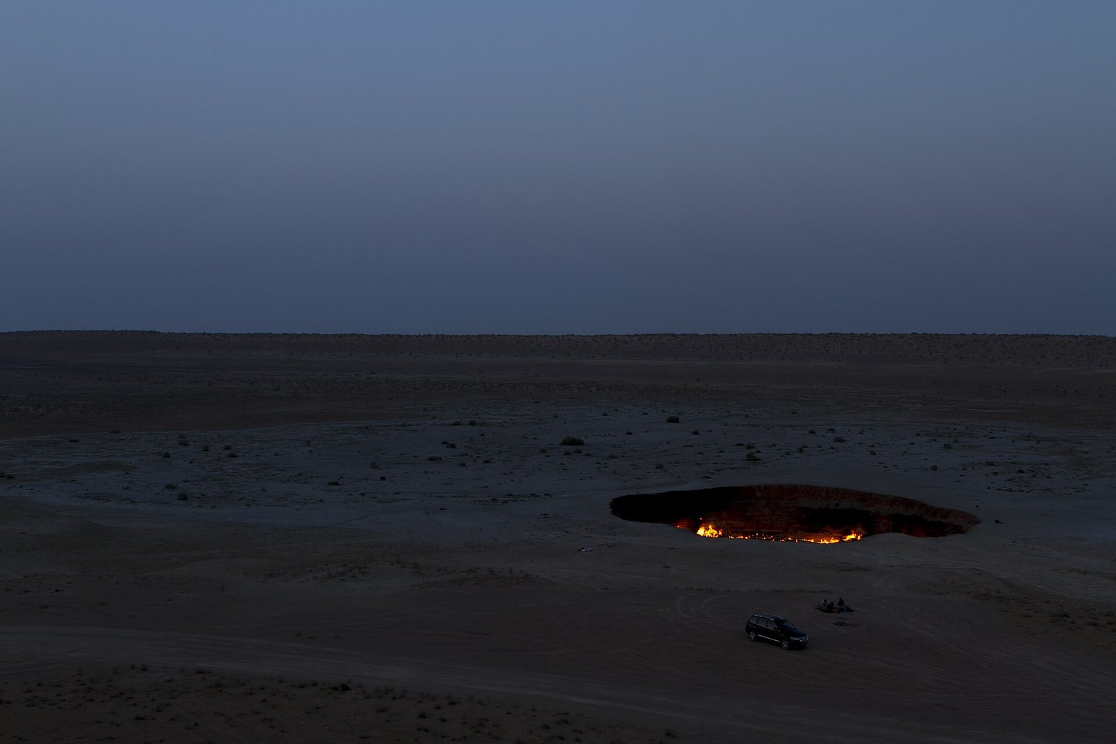 Darvaza gas crater, Jähennem derwezesi, Door to Hell, Gates of Hell, Derweze, Turkmenistan at dawn