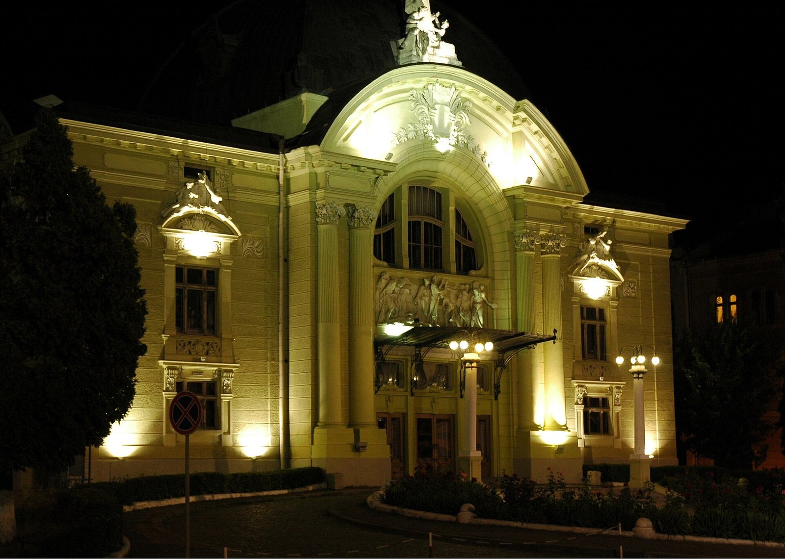 Chernivtsi Theatre at night 2011