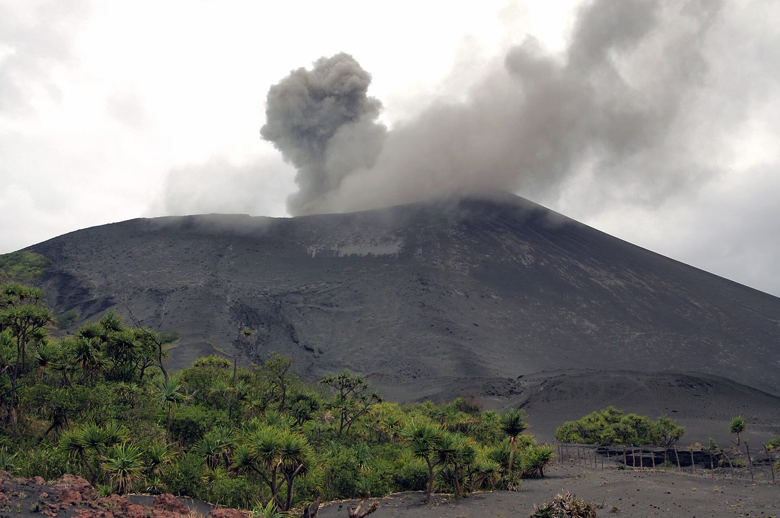 Mount Yasur eruption 2006, Tanna Island, Vanuatu, VAN 0516