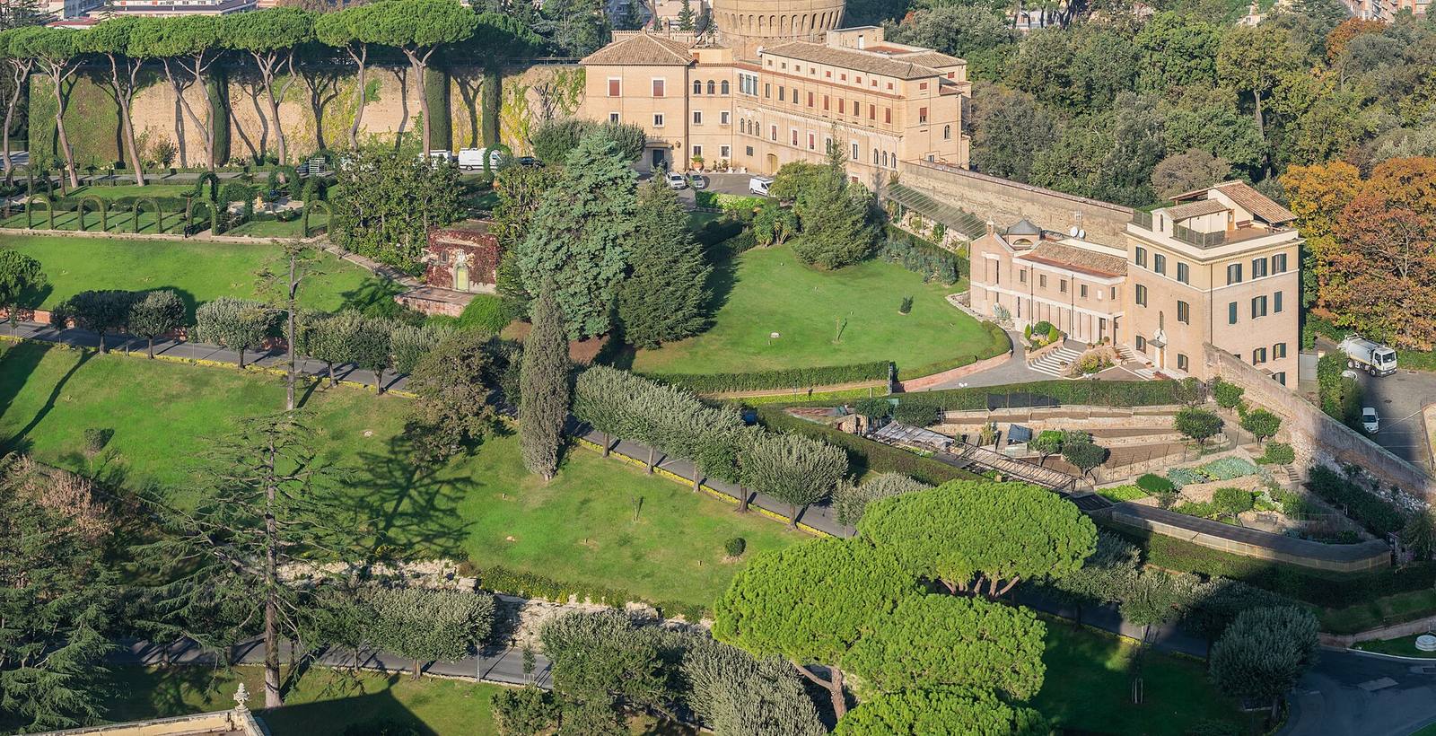 Gardens in the Vatican City (2)